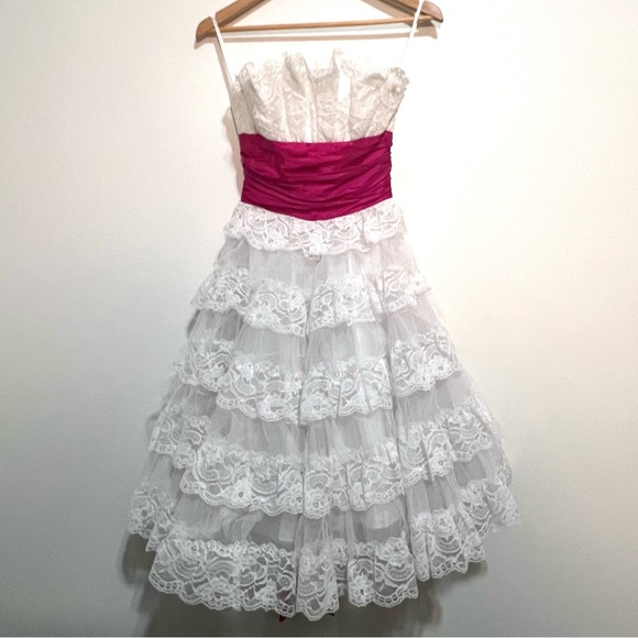 ❌❌SOLD❌❌Betsey Johnson Vintage Tea Party Dress, Size 2 Bridal, Shower, Wedding - Picture 2 of 13